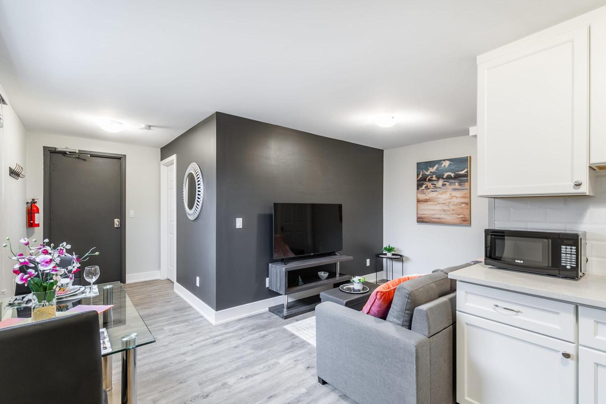 1Br Basement Condo - James Street Hamilton Eksteriør billede
