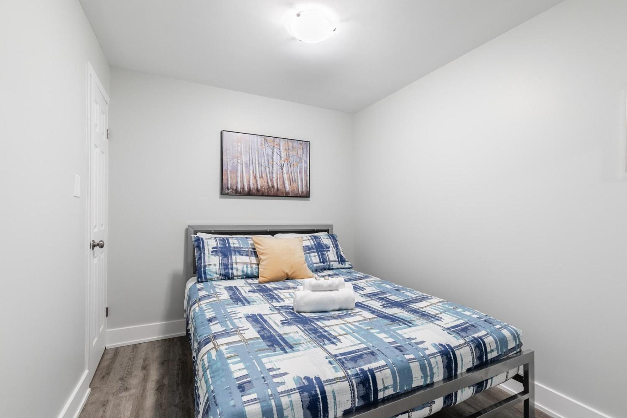 1Br Basement Condo - James Street Hamilton Eksteriør billede