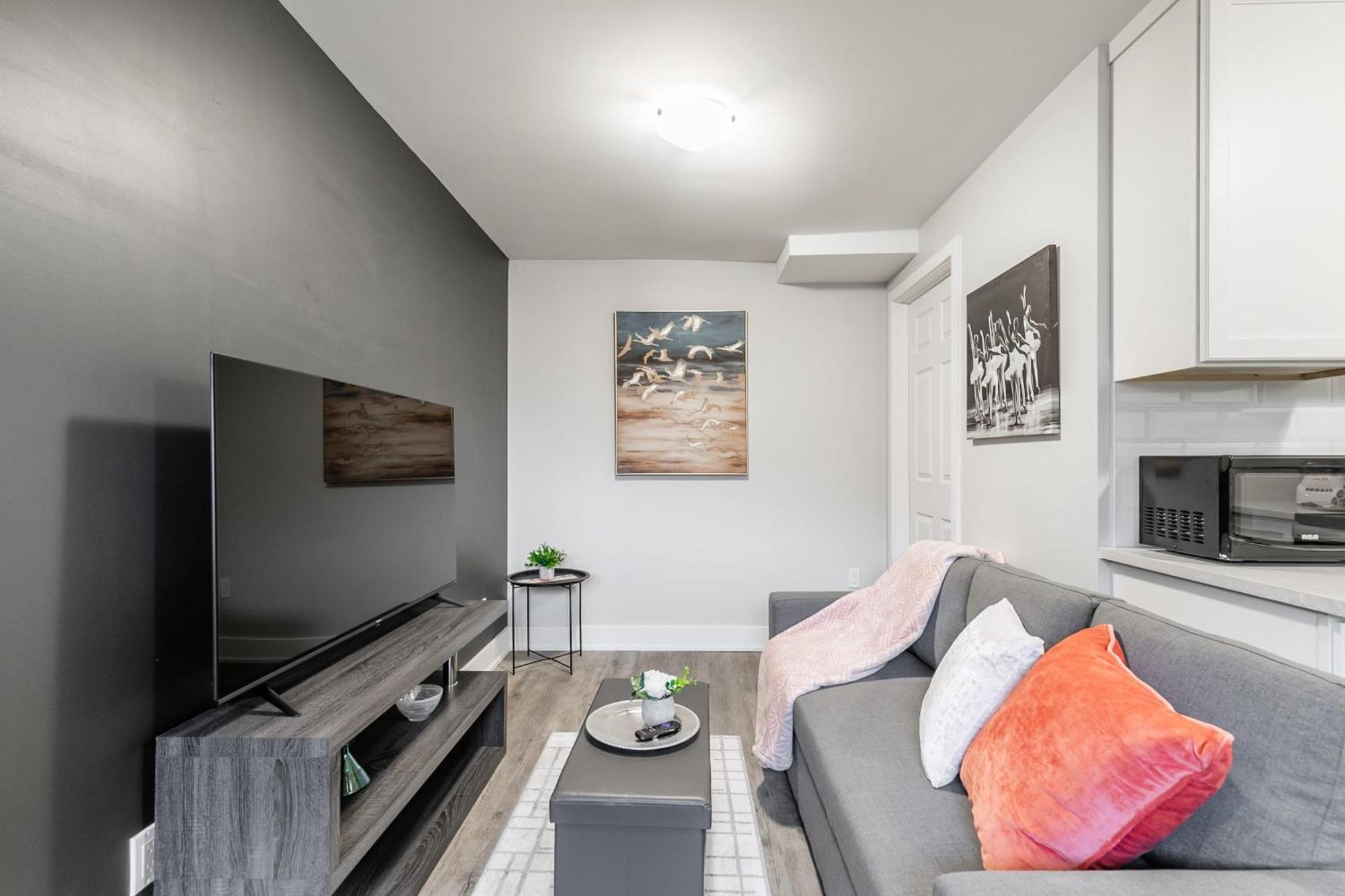 1Br Basement Condo - James Street Hamilton Eksteriør billede
