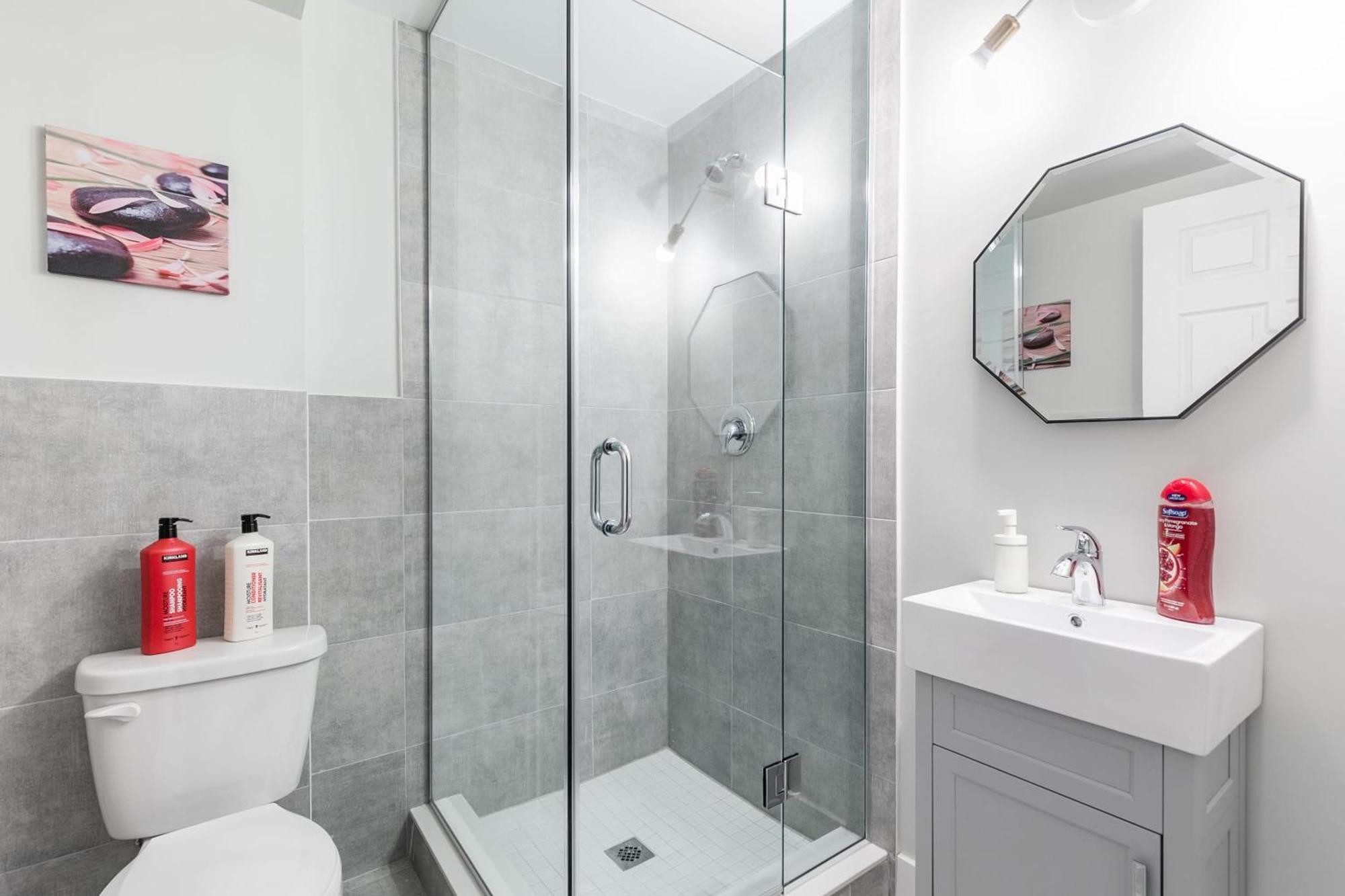 1Br Basement Condo - James Street Hamilton Eksteriør billede